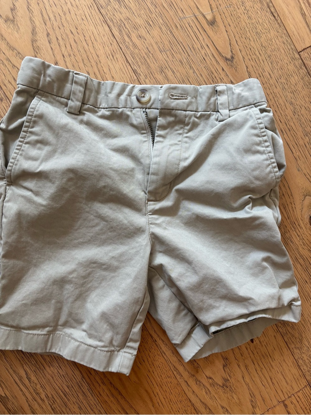 Vineyard Vines Men's Flat Front Chino Shorts in Light Khaki